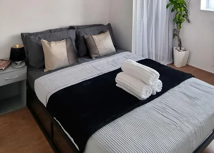 3 Bed Hackney Flat, 15 Minutes From Clissold Park