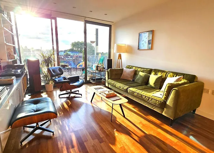 Roof Terrace, 2-Bed 2-Bath, Stoke Newington