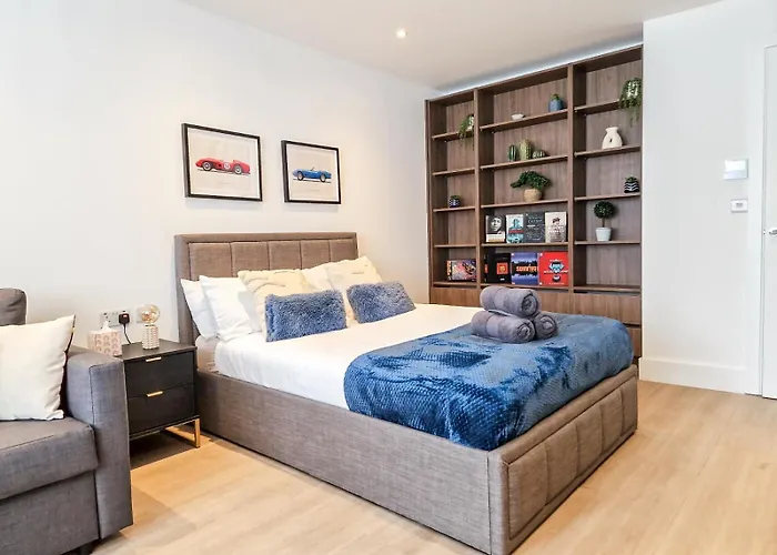 Modern Studio Apartments & 3Bedroom Flat With Pvt Balcony Steps From Regent\'S Park