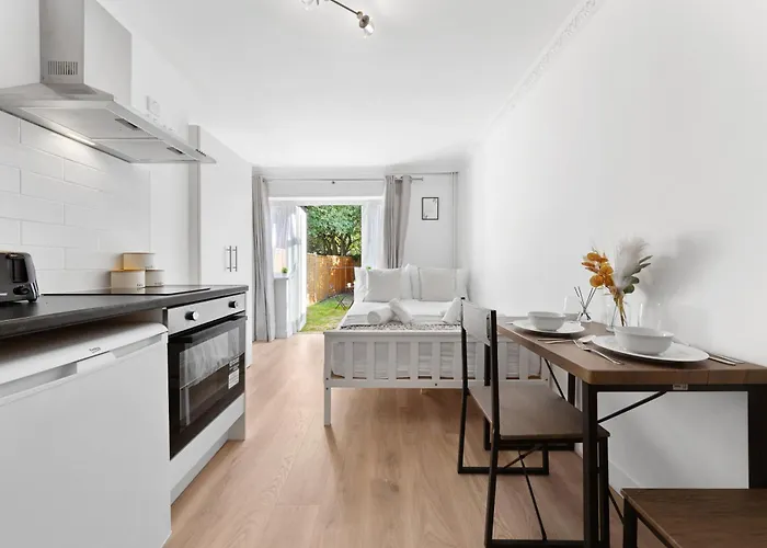The Kensal Suite - Cosy Studio Long Term Stays