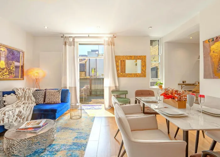 Designer Victorian Flat With Large Terrace
