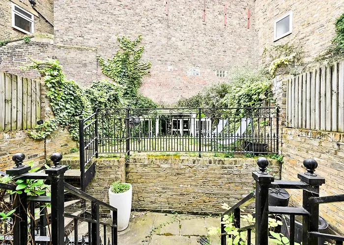 5 Bed House - Fancy - Sleep Up To 12 - Central