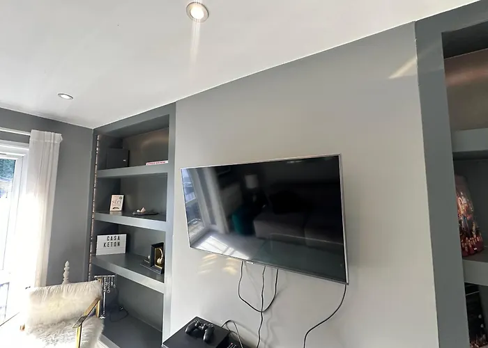 Best Location In London - Kings Road 3-Bed Home With Terrace, Ac & Netflix