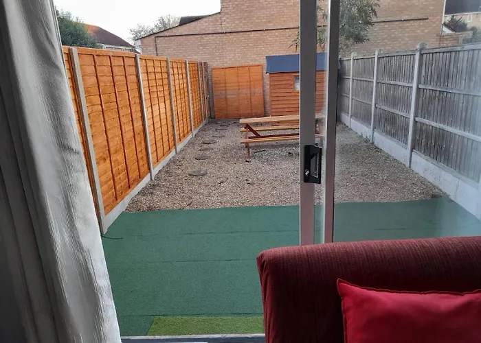 Lovely 2-Bedrooom Home, Away From Home
