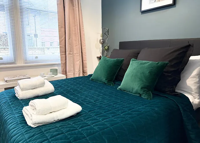 Beautiful En-Suite Room By Hostara Homes