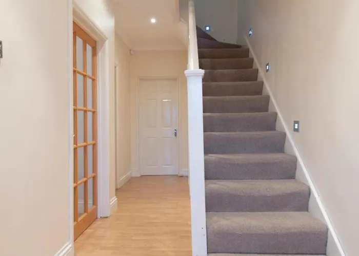 Spacious 6 Bed House 10 Beds In Blackheath