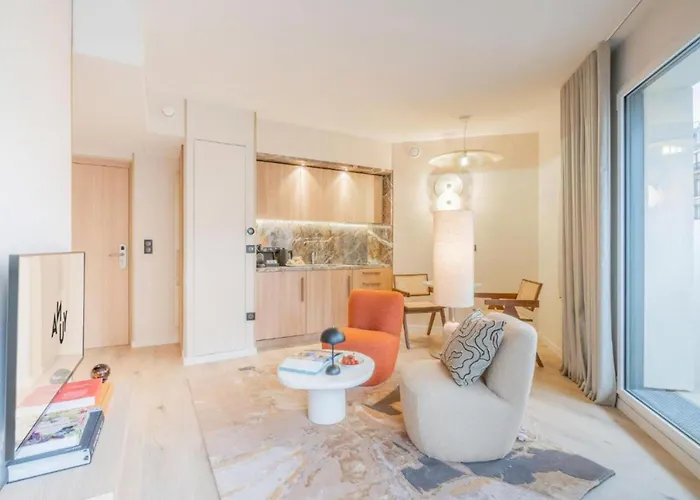 Whitecross Westfield Shopping Centre Apartment