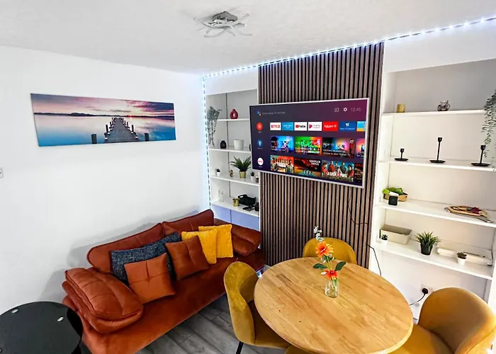 Stratford 3 Bed Garden Home By Dluxoria Short Lets & Serviced Accommodation Greater London