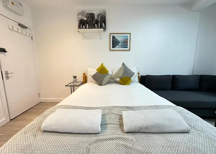 Comfortable Family Apartment In Harrow Road
