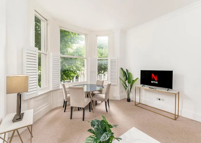 2 Min Walk Earls Court Station - Luxury 2 Bedroom Flat