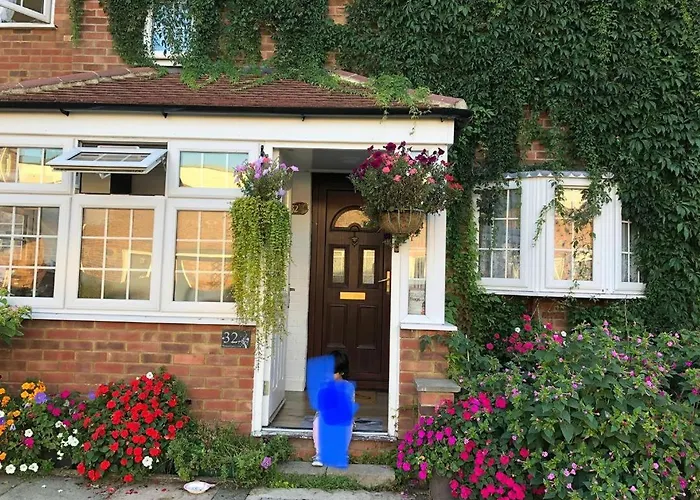 Beautiful Studio Flat Near Lake