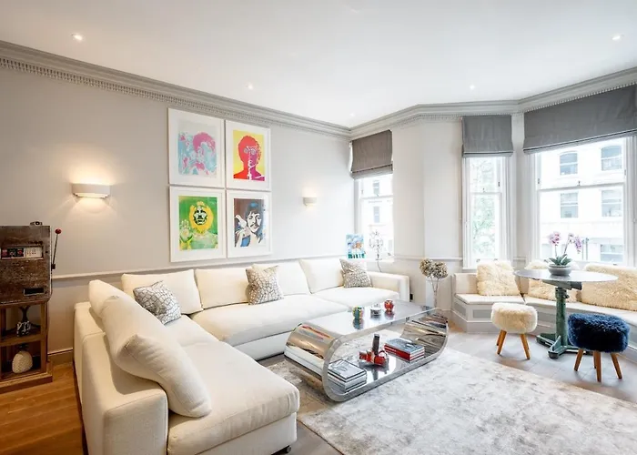 Exquisite 3Brs Maisonette Located In Chelsea