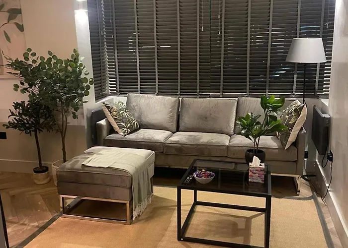 Nw119Sg-Modernapt-2Guests-2Br-1Minhighstreet