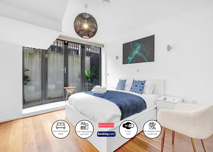 Loft-Style 3 Bed Apartment Short Term Rental & Flexible Renting Hoxton With Free Wifi & Terrace !