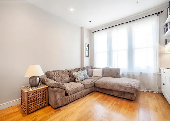 New Listing! Calming 2Br Near Park, Herne Hill