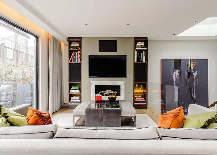 Award Winning Interior Designed Luxurious Mews In Knightsbridge