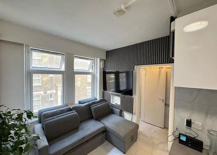Nice 2 Bedroom Flat On First Floor