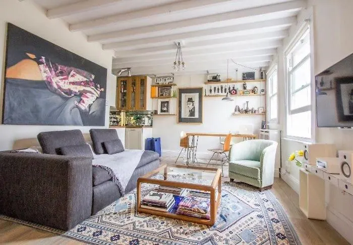Charming Top Floor Apartment In Earls Court