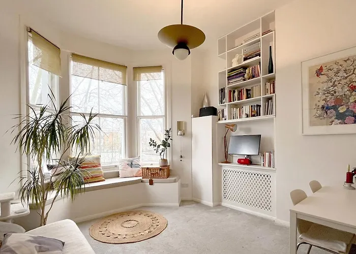 Luxury Bright Kensington Designer Entire Flat