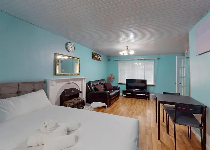 Spacious Studio With Easy Access To The Centre
