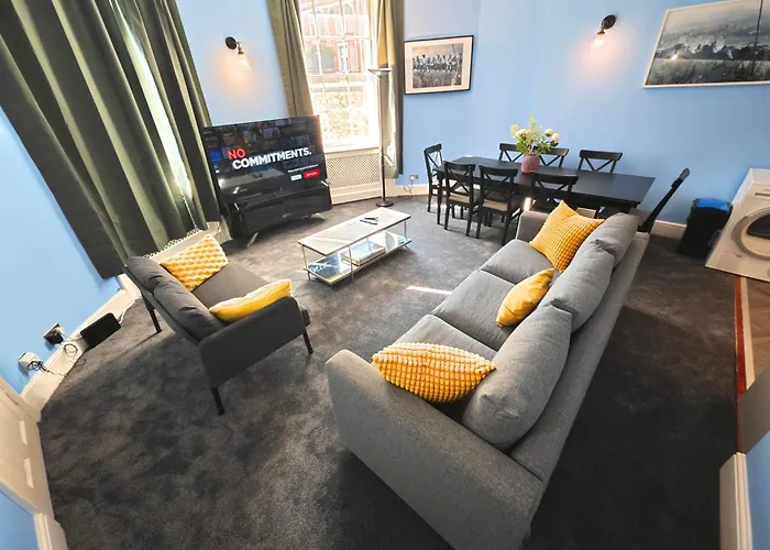 Luxury 4-Bedroom Apartment In Oxford Street
