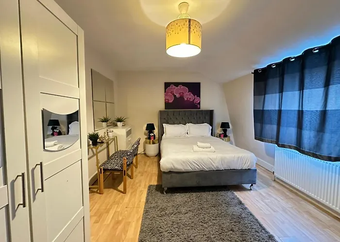 Hyde Park Comfortable Family Apartment