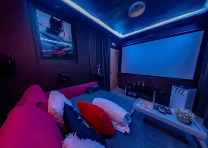 The Serene Residence With Hot Tub, Sauna And Cinema Experience