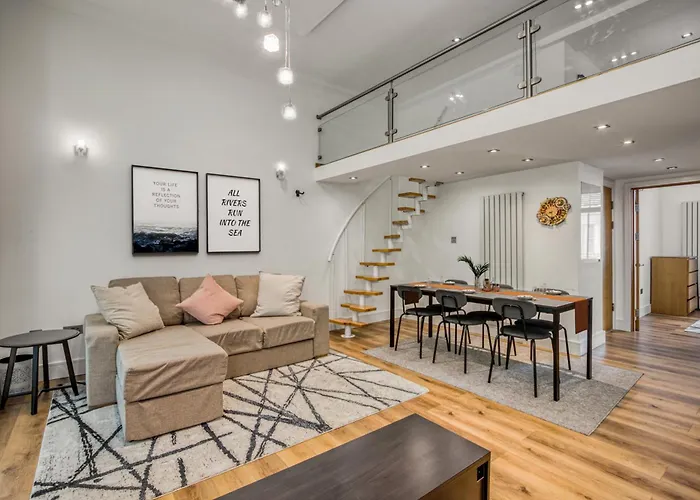 3.5 High Ceilings - Centrally Located