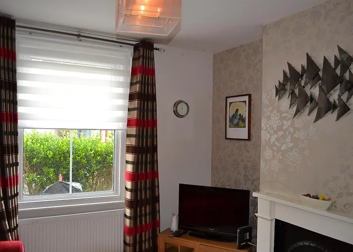 2 Bedroom House -Ealing
