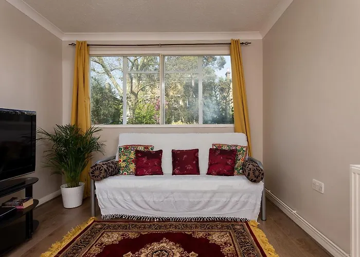 2 Bed Garden Flat in South London