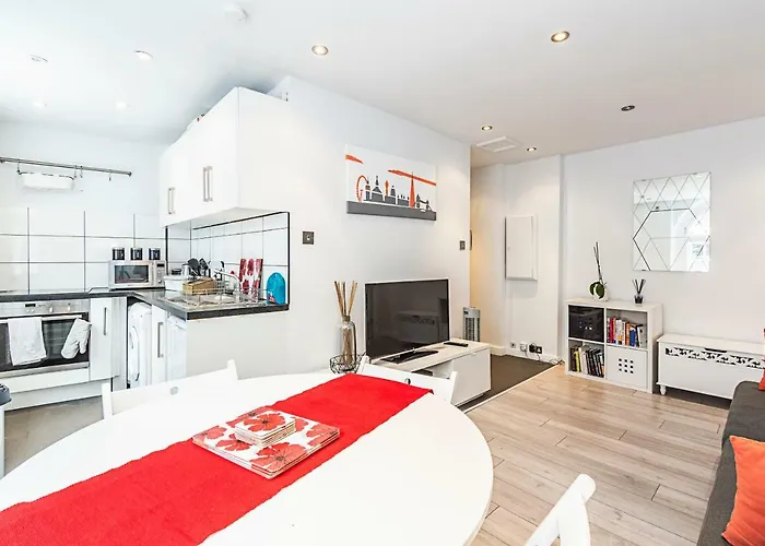 Tower Hill Royal Mint Apartment