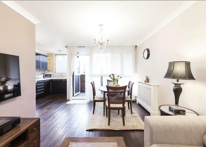 Spacious Two Bedroom Apartment Victoria