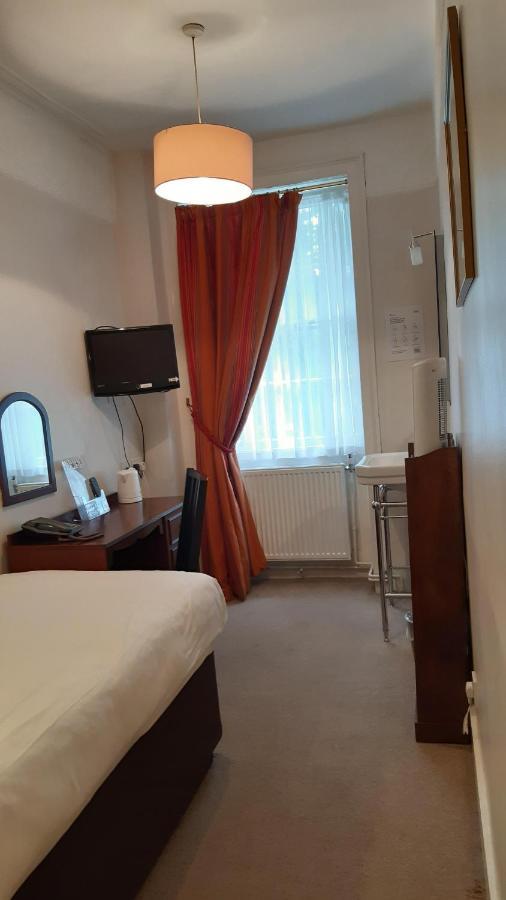 Crescent Hotel 3*