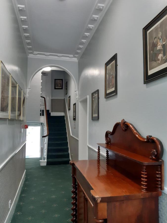 Hotel Crescent 3*