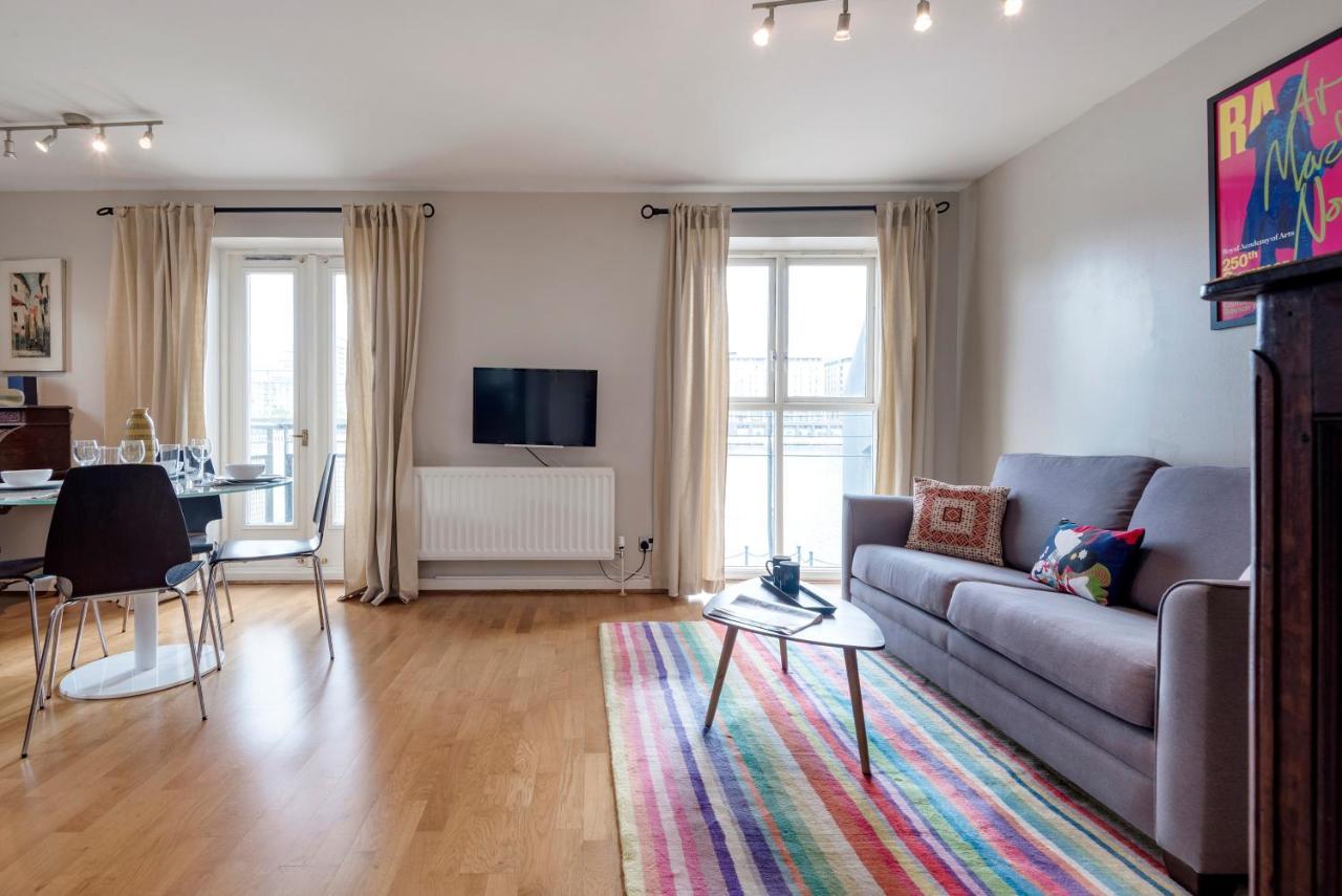 Panoramic Docklands With Waterfront Views Appartement Londen