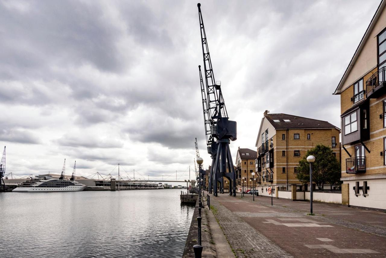 Panoramic Docklands With Waterfront Views Appartement Londen