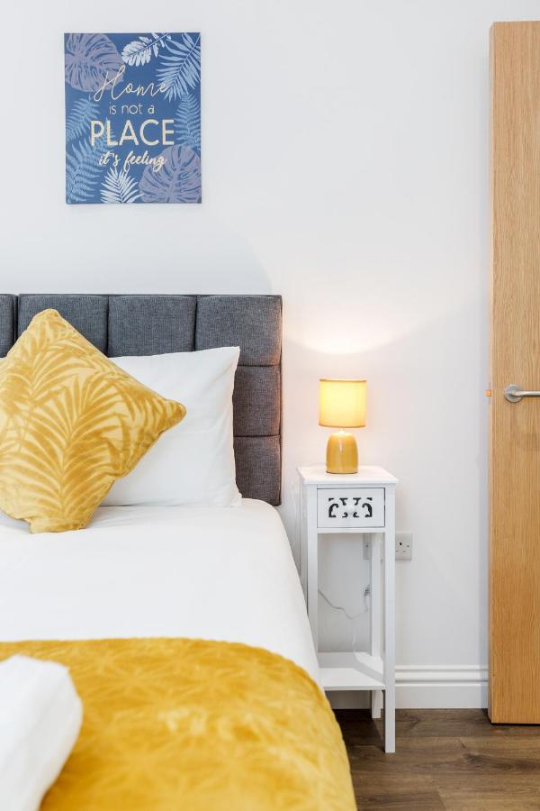 Watford Town Centre, Serviced One Bed Flat With Choice Of King Or Twin Beds, Sleeps Up To 4 Sharing, Free Wifi And Free Movies Appartement *