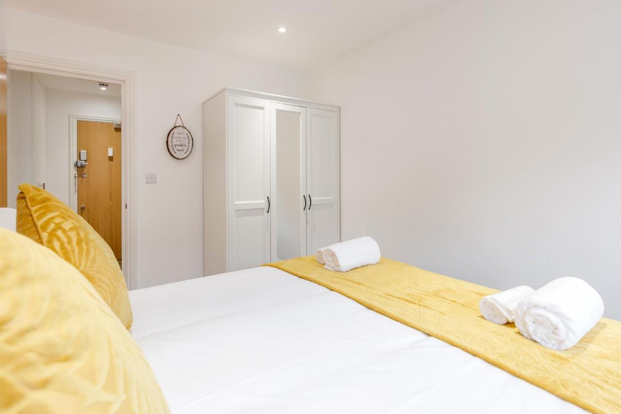 Watford Town Centre, Serviced One Bed Flat With Choice Of King Or Twin Beds, Sleeps Up To 4 Sharing, Free Wifi And Free Movies Appartement *