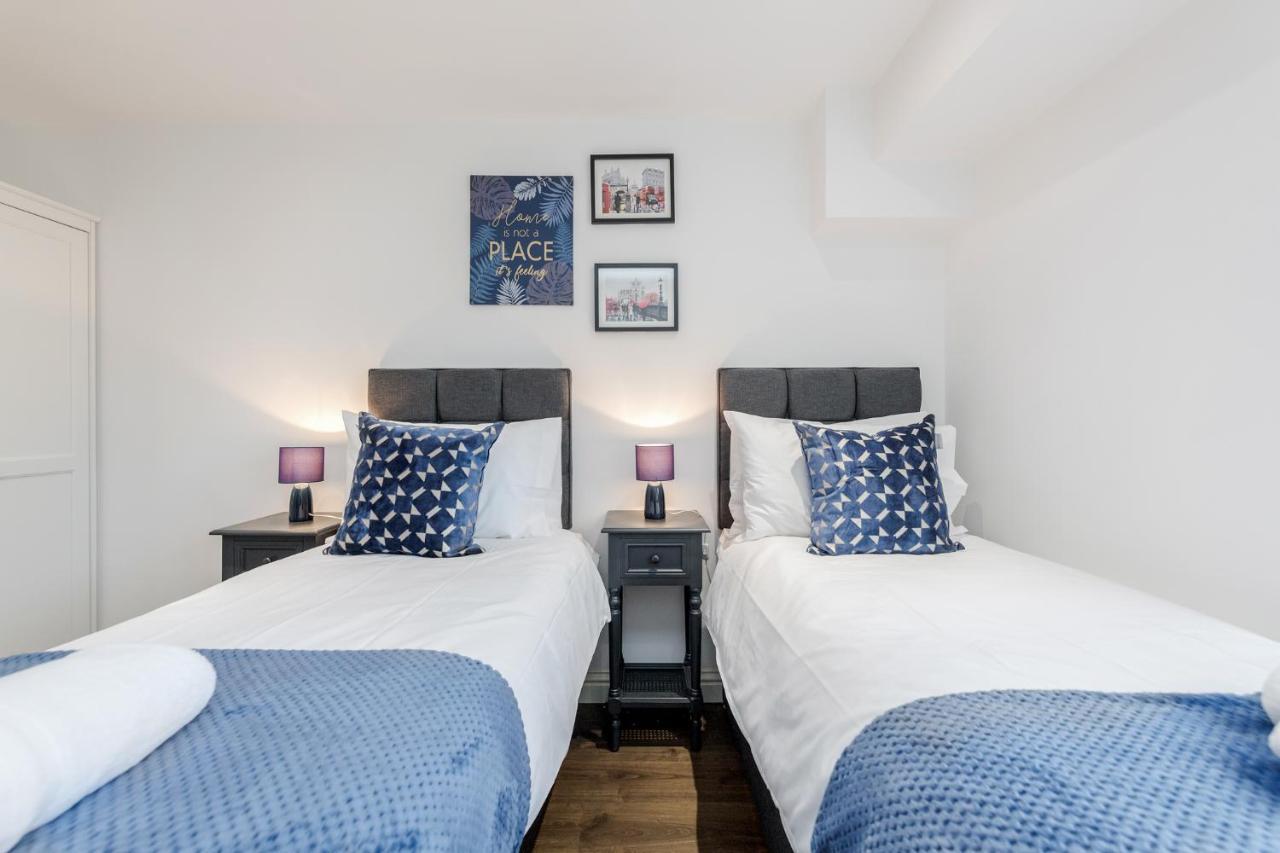Watford Town Centre, Serviced One Bed Flat With Choice Of King Or Twin Beds, Sleeps Up To 4 Sharing, Free Wifi And Free Movies Appartement Londen