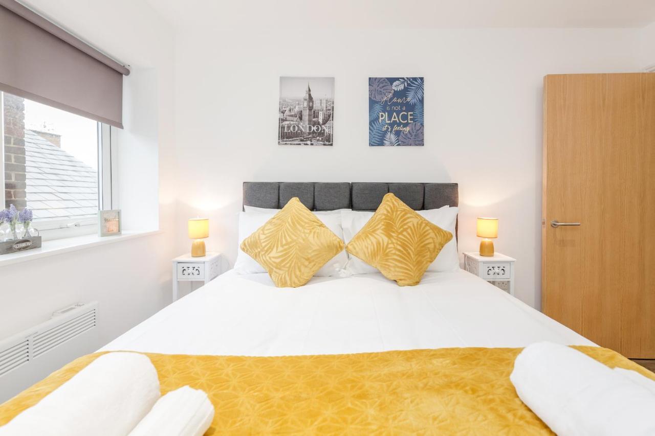 Watford Town Centre, Serviced One Bed Flat With Choice Of King Or Twin Beds, Sleeps Up To 4 Sharing, Free Wifi And Free Movies Appartement *