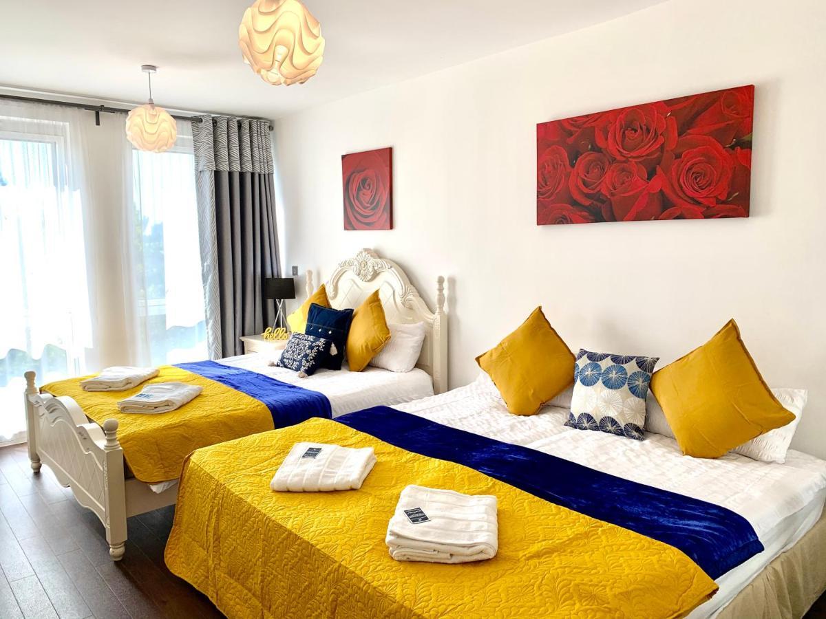 Apartment 2-bedrooms Apartment, Lounge, Balcony London