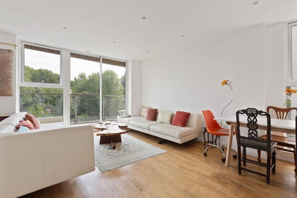 Stunning 1 Bed Canal View - Bethnal Green - *