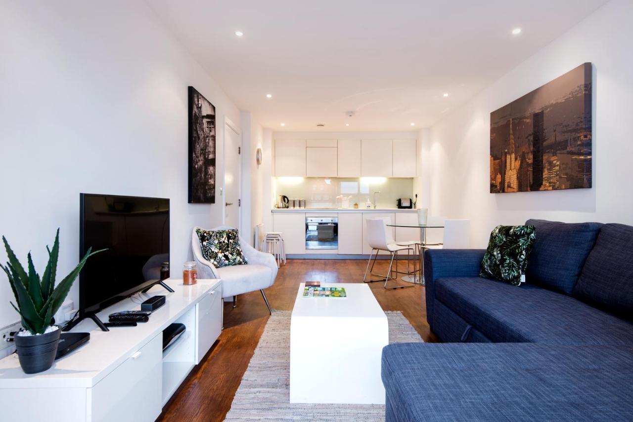 Apartment Luxury 2-bed Flat Parking And Close To The Tube London