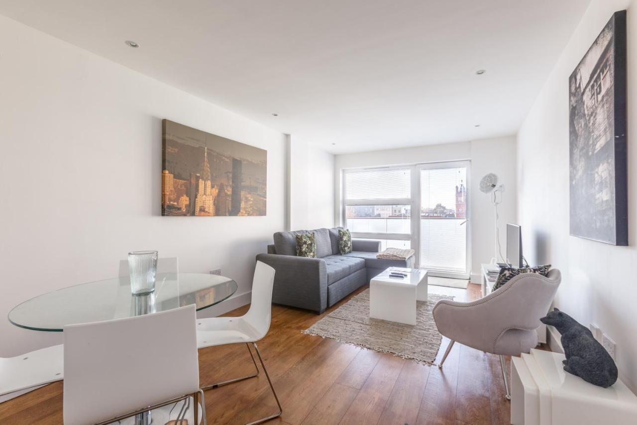 Apartment Luxury 2-bed Flat Parking And Close To The Tube *