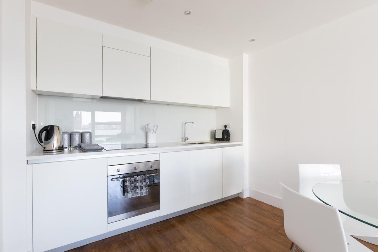 Apartment Luxury 2-bed Flat Parking And Close To The Tube *