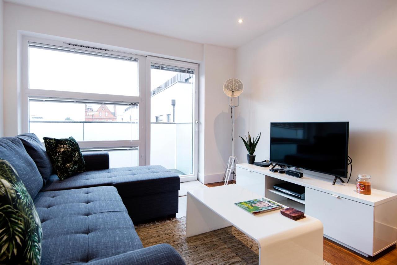 Luxury 2-bed Flat Parking And Close To The Tube London
