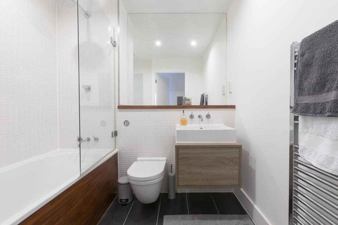 Apartment Luxury 2-bed Flat Parking And Close To The Tube