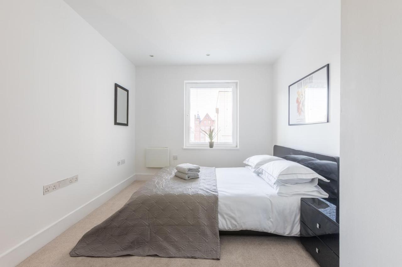 Luxury 2-bed Flat Parking And Close To The Tube London