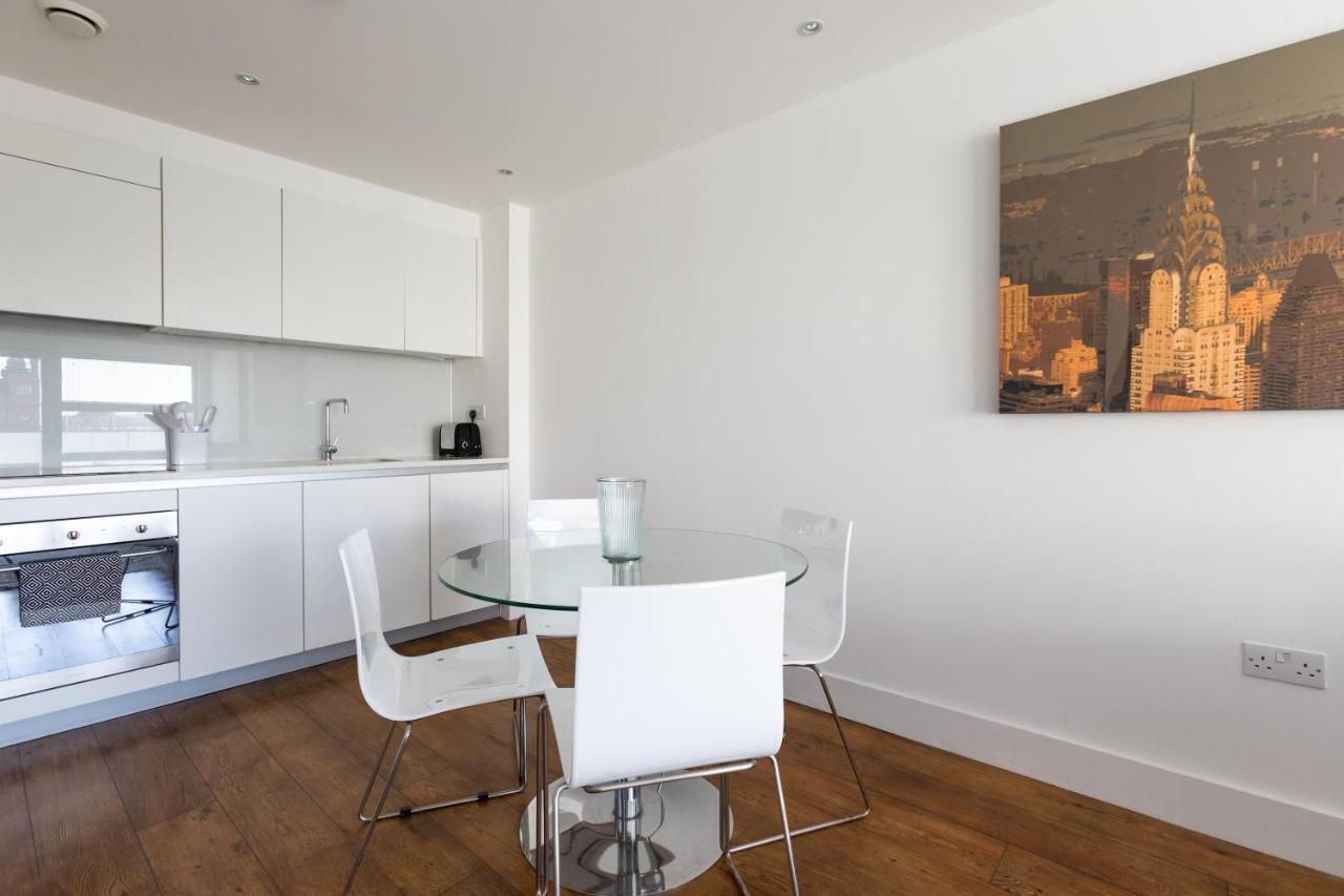 Apartment Luxury 2-bed Flat Parking And Close To The Tube *