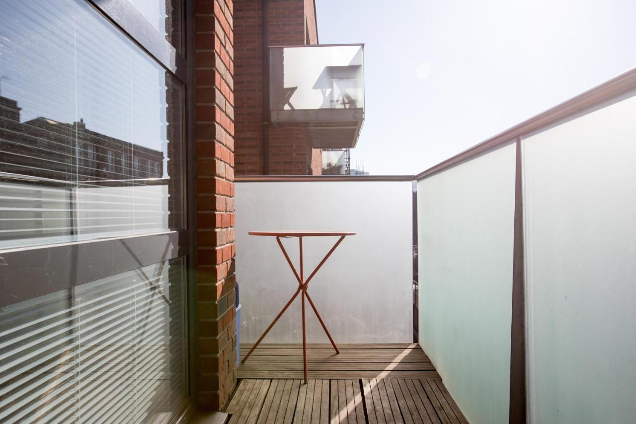 Luxury 2-bed Flat Parking And Close To The Tube Apartment